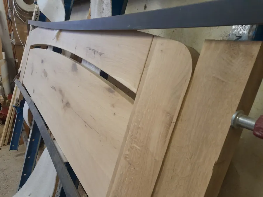 Postel z masivu – výroba čela